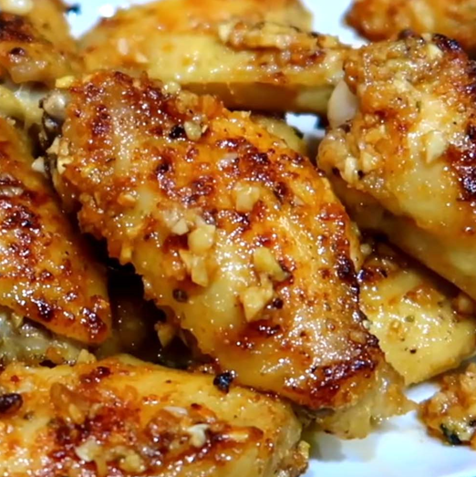 EASY Garlic Butter Chicken Wings Recipe